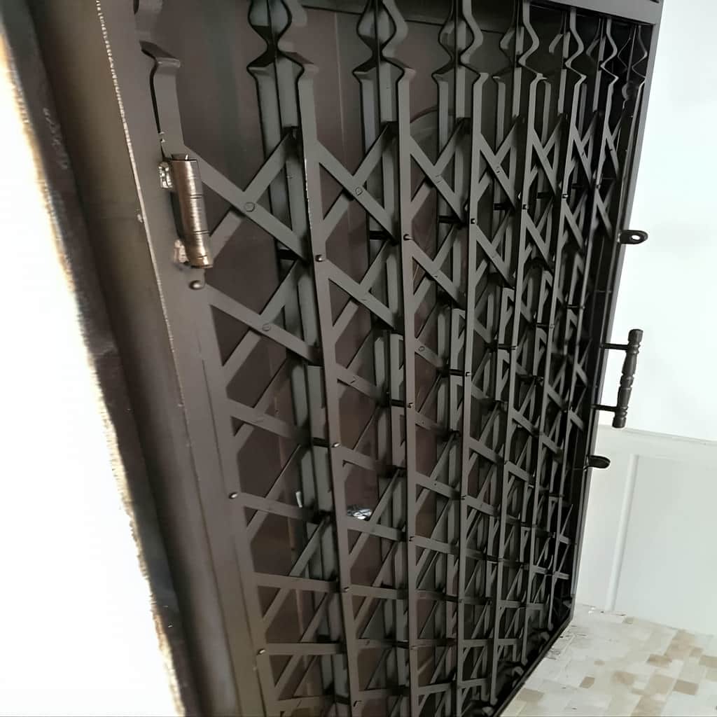 فروش درب آکاردئونی ویلا تمام‌گل در سقز