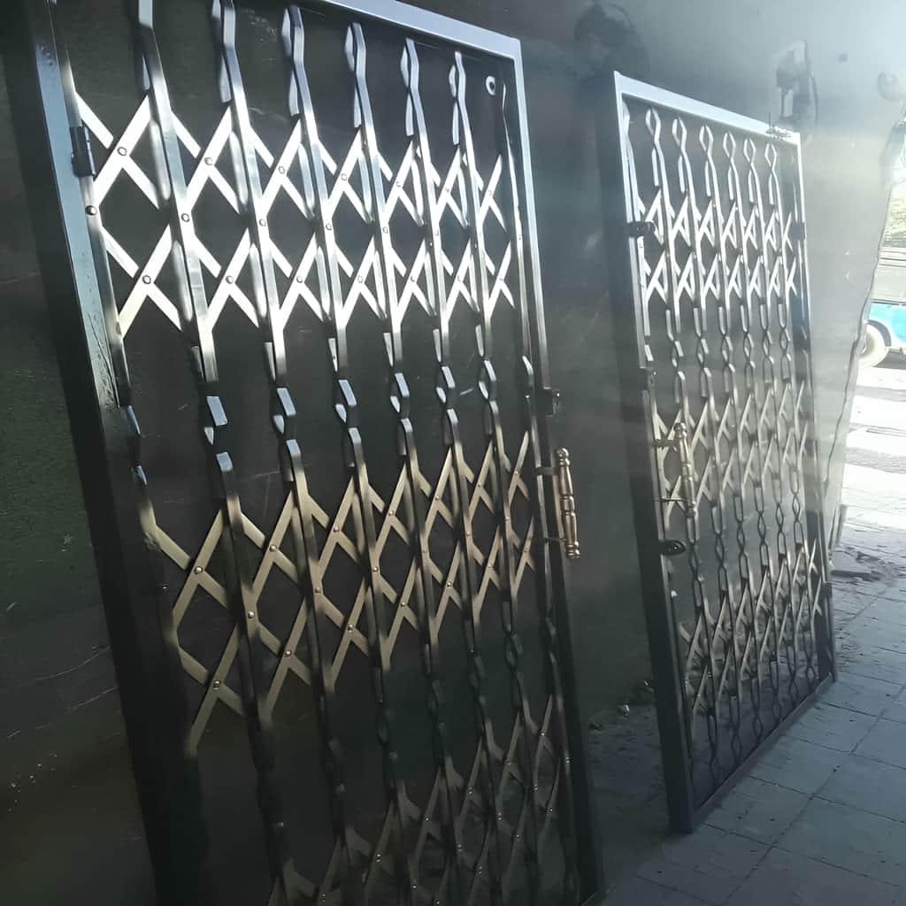 قیمت درب آکاردئونی ویلا سه‌گل در رفسنجان