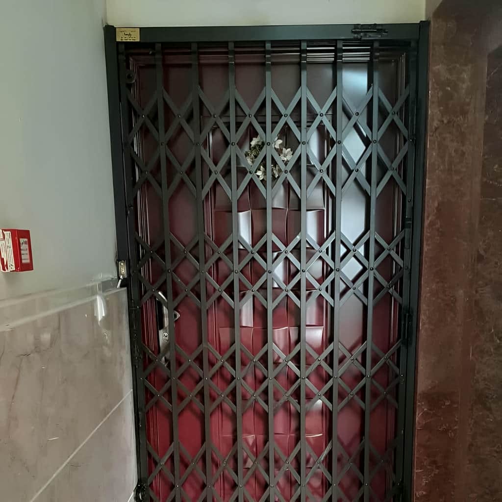 نصب درب آکاردئونی ویلا چهارگل در گنبدکاووس