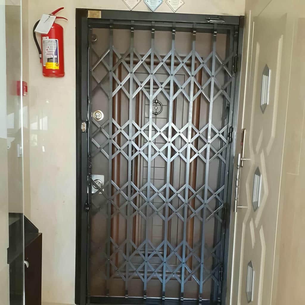 درب آکاردئونی ویلا در عظیمیه کرج