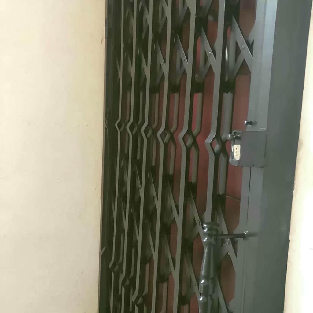 درب آکاردئونی ویلا در شیراز
