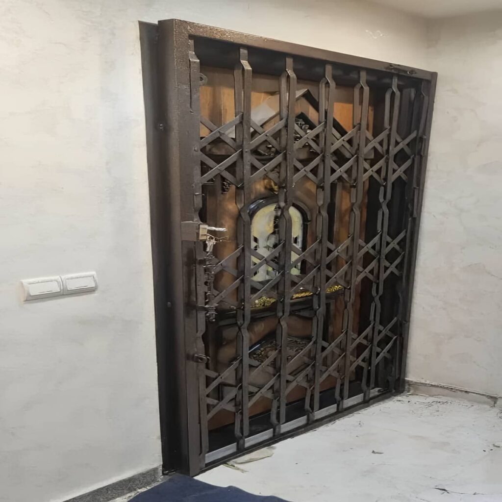 درب آکاردئونی ویلا در ساوه