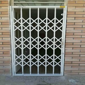 درب آکاردئونی ویلا در نوشهر