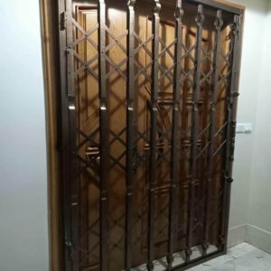 درب آکاردئونی ویلا در قم