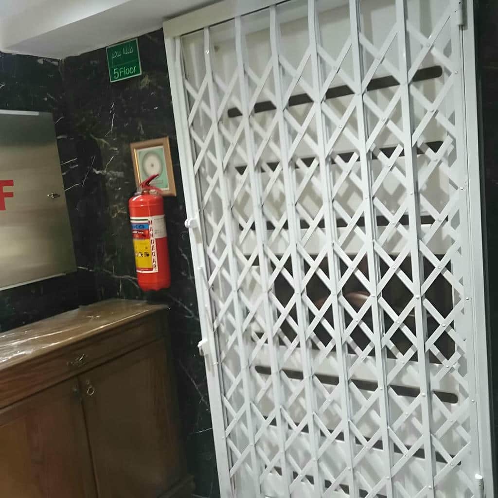 درب آکاردئونی ویلا در آبادان