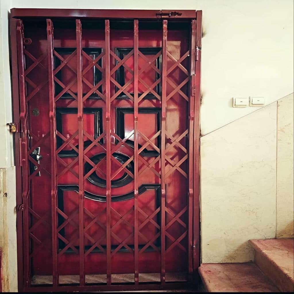 درب آکاردئونی ویلا در آمل