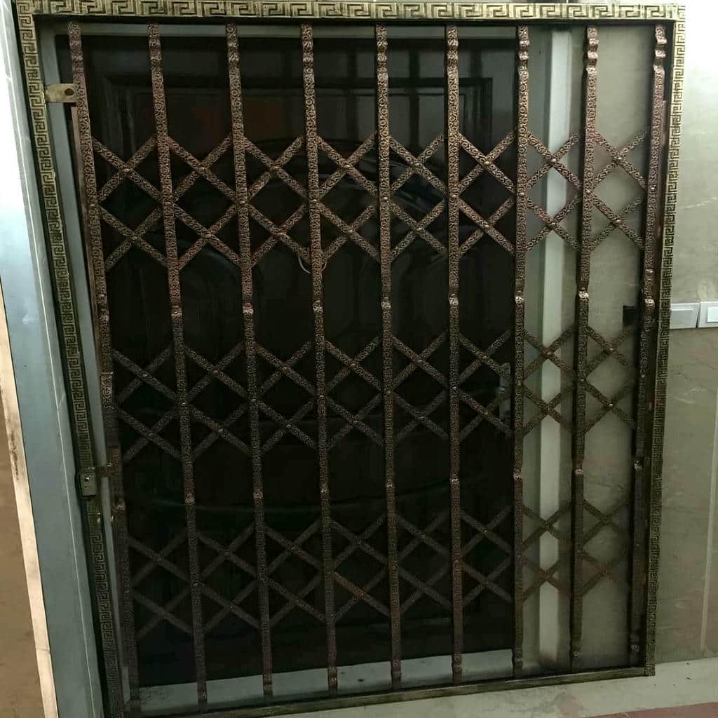 درب آکاردئونی ویلا در نیشابور