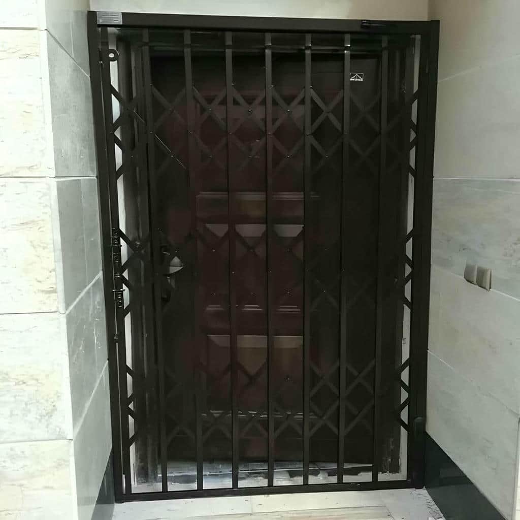 درب آکاردئونی ویلا در طالقان