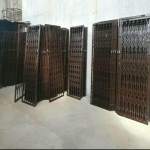 درب آکاردئونی ویلا در اندیشه