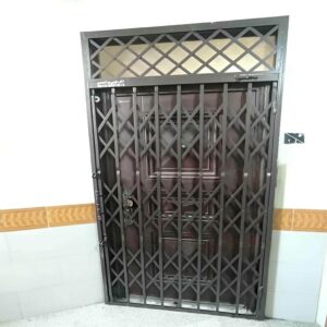 درب آکاردئونی ویلا در تهران