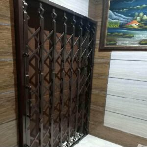 درب آکاردئونی ویلا در کمال شهر