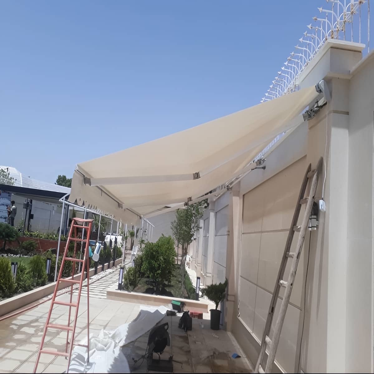 سایبان برقی ویلا در سقز سایبان برقی ویلا در سقز