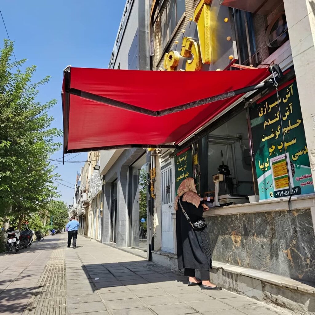 نصب سایبان برقی ویلا ضدآب در اردبیل