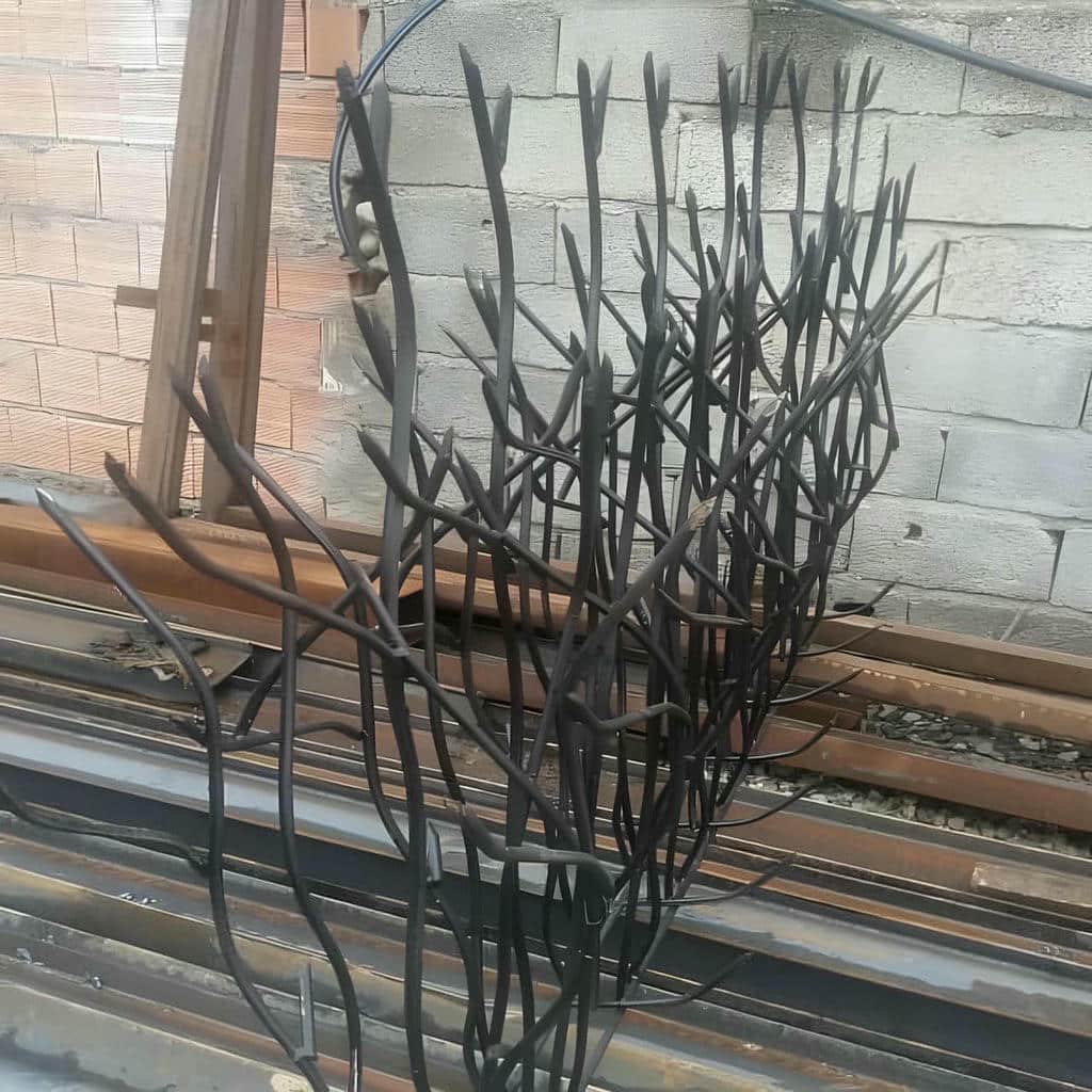 نصب حفاظ شاخ گوزنی حیاط خانه در شهرکرد