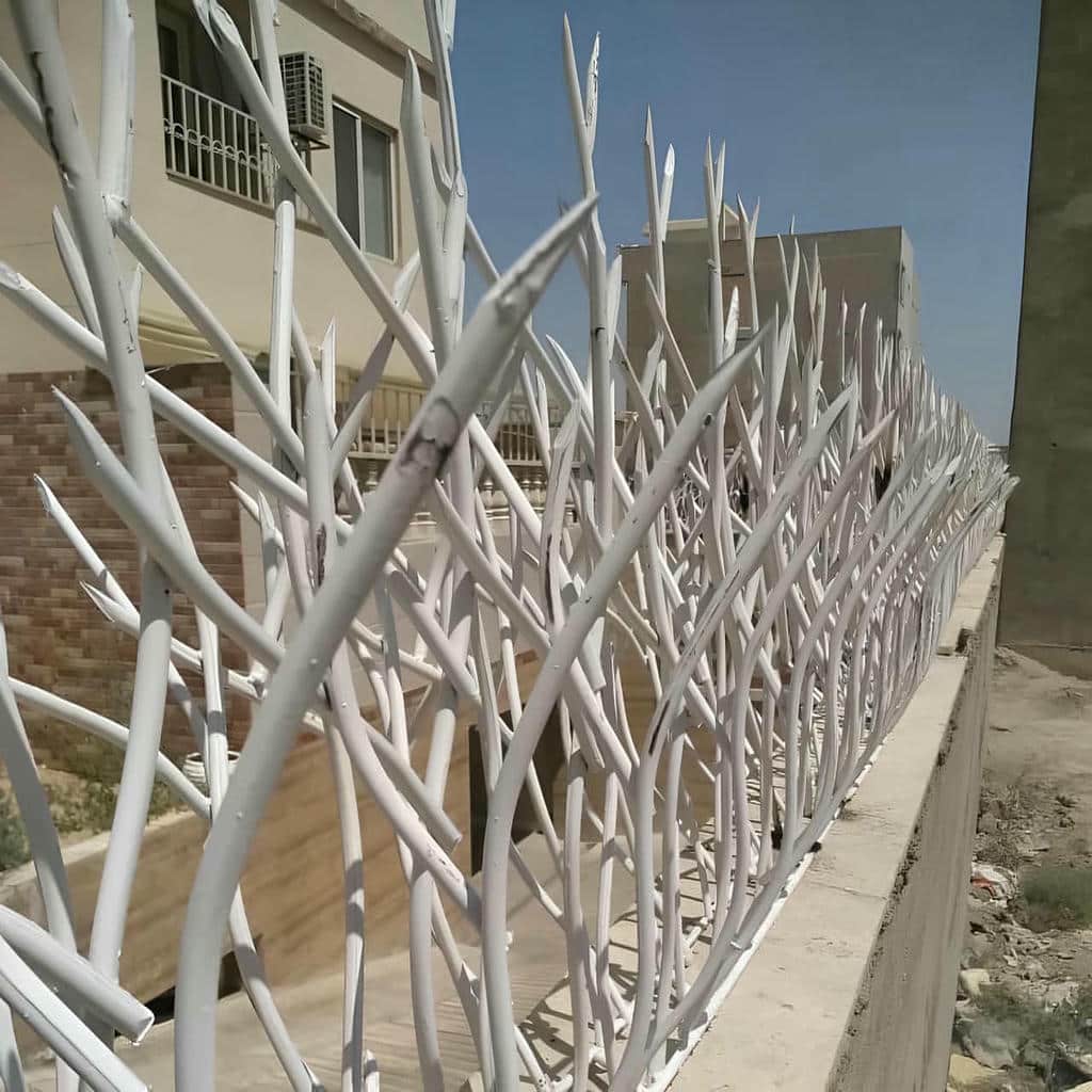 نصب حفاظ شاخ گوزنی حیاط خانه در سیرجان