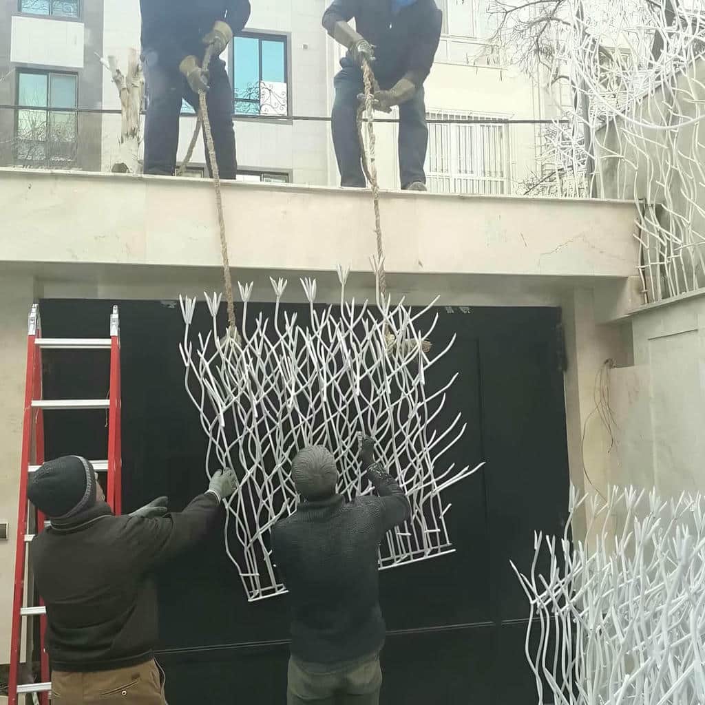 نصب حفاظ شاخ گوزنی حیاط خانه در رفسنجان
