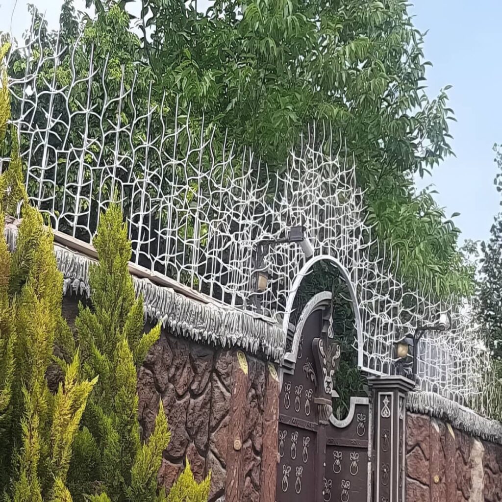 نصب حفاظ شاخ گوزنی حیاط خانه در اراک