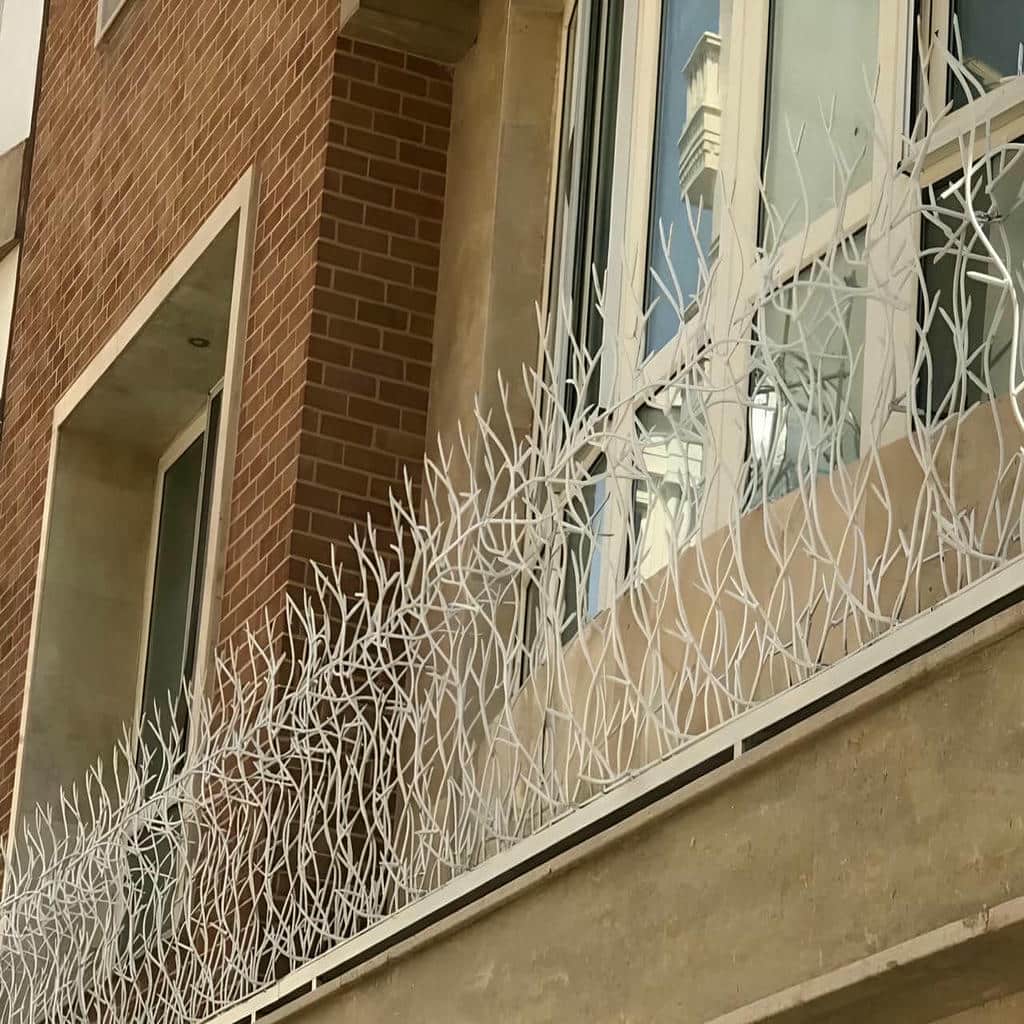 نصب حفاظ شاخ گوزنی حیاط خانه در سنندج