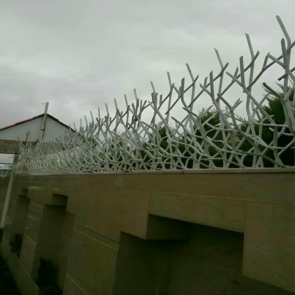 خرید حفاظ شاخ گوزنی دیوار ویلا در یزد