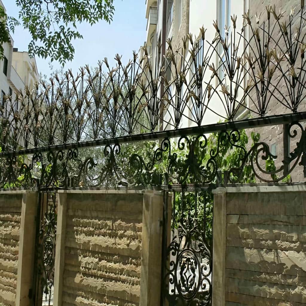 نصب حفاظ شاخ گوزنی حیاط خانه در چالوس