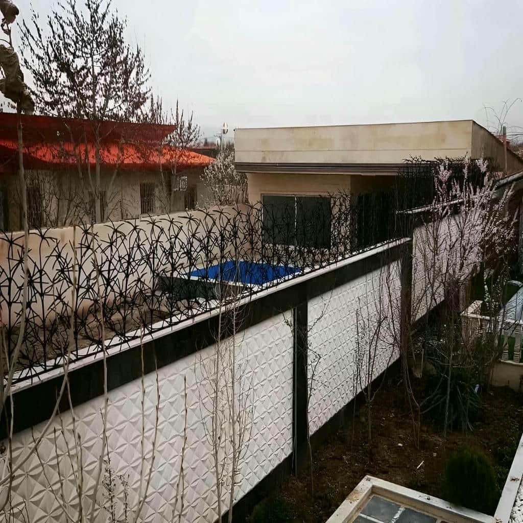 نصب حفاظ شاخ گوزنی حیاط خانه در محمودآباد