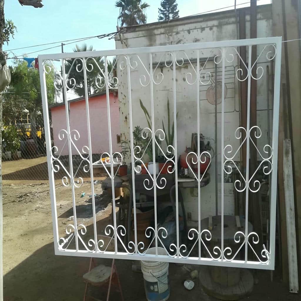 خرید حفاظ پنجره ویلا ساده در چالوس