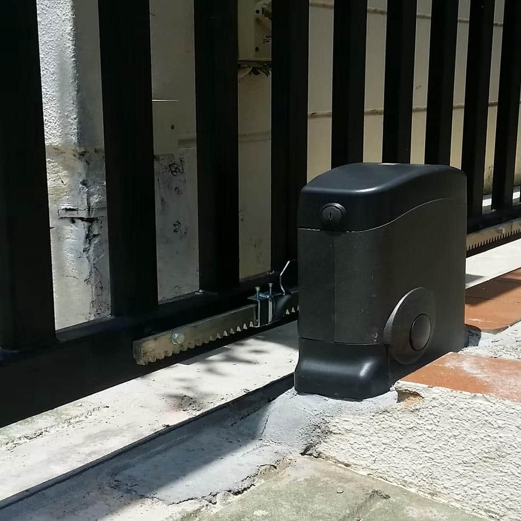 نصب جک درب پارکینگ ویلا ریلی مدرن در سقز