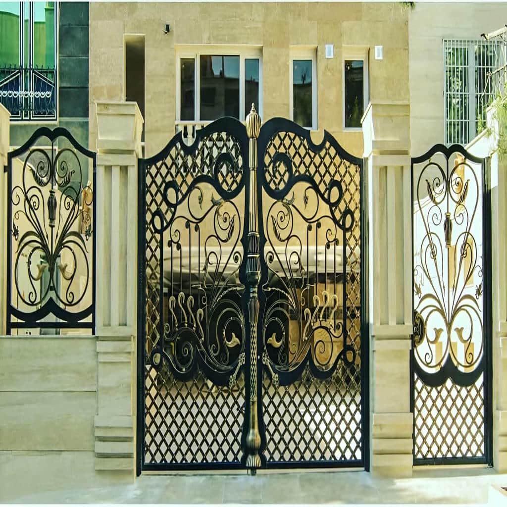 قیمت درب حیاط فرفورژه طرح کلاسیک در فیروزکوه