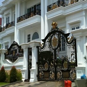 درب حیاط فرفورژه در فردیس کرج