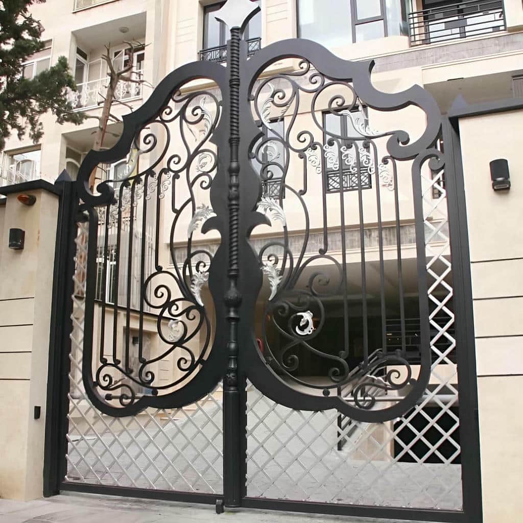 نصب درب حیاط فرفورژه ساده در اردبیل