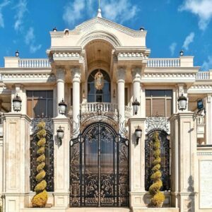 درب حیاط فرفورژه در باغ عباس‌آباد