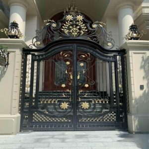 درب حیاط فرفورژه در دماوند