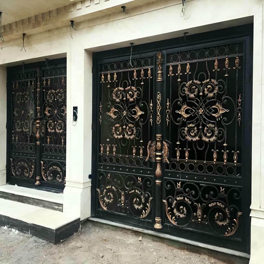 درب حیاط فرفورژه در نیشابور