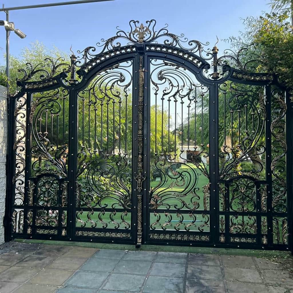 خرید درب حیاط فرفورژه طرح مدرن در بجنورد