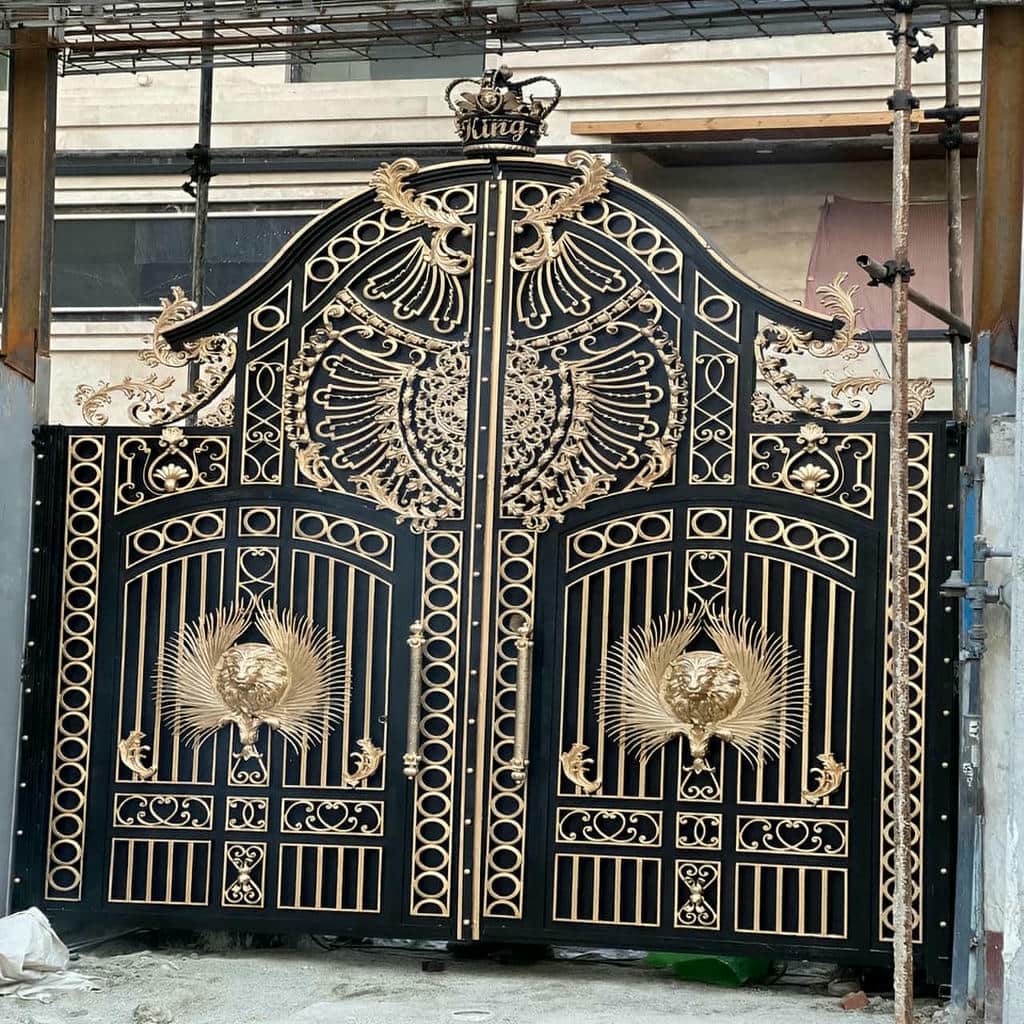 فروش درب حیاط فرفورژه لولای مقاوم در بومهن