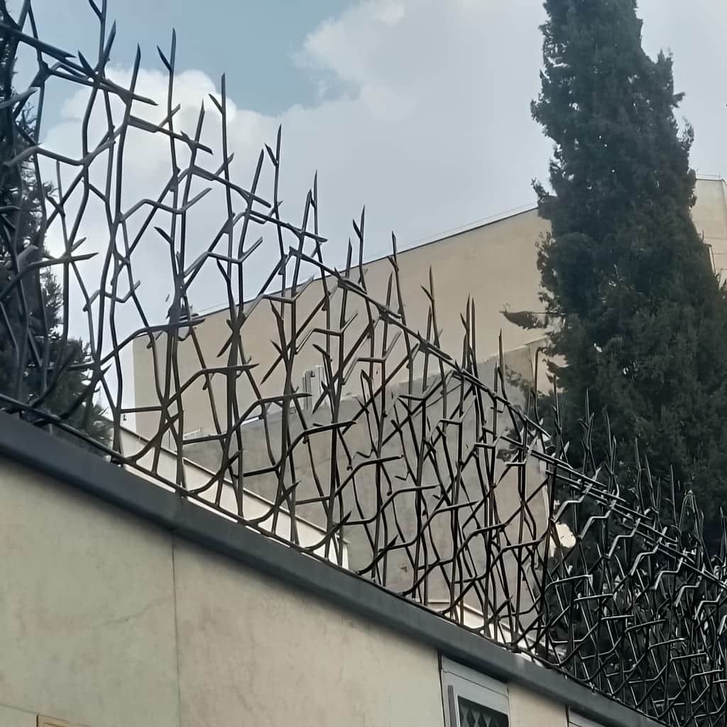 حفاظ شاخ گوزنی و نکات خرید مدل مقاوم برای امنیت دیوار ساختمان