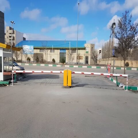راهبند پارکینگ با بازوی کنترلی ورودی عمومی کاربردهای راهبند پارکینگ در فضاهای مختلف