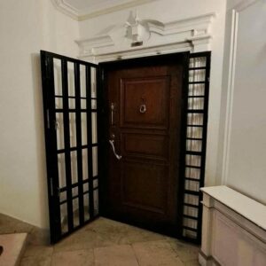 حفاظ مناسب ایام سفر برای خانه خالی با درب آکاردئونی پنجره و دیوار