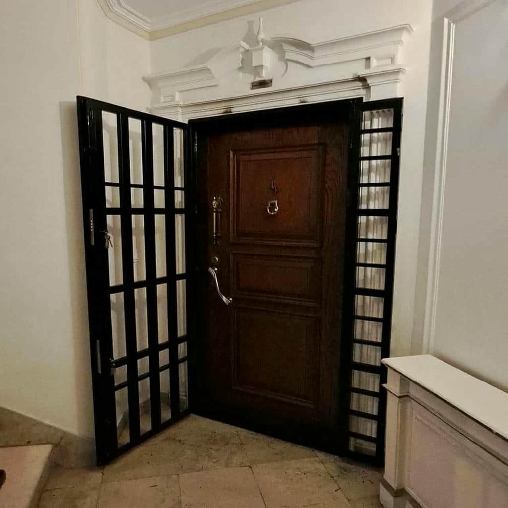 حفاظ ایام سفر با قفل مقاوم درب آکاردئونی حفاظ مناسب ایام سفر برای خانه خالی با درب آکاردئونی پنجره و دیوار