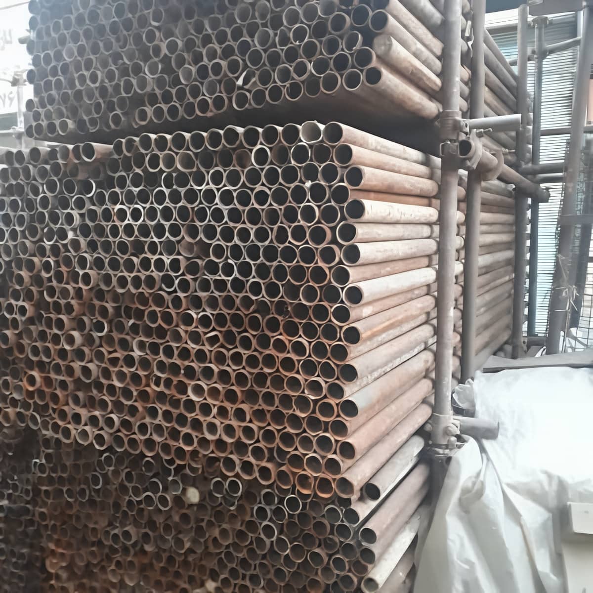 لوله داربست صنعتی برای پالایشگاه با مهاربندی ایمن لوله داربست صنعتی برای پالایشگاه با مهاربندی ایمن