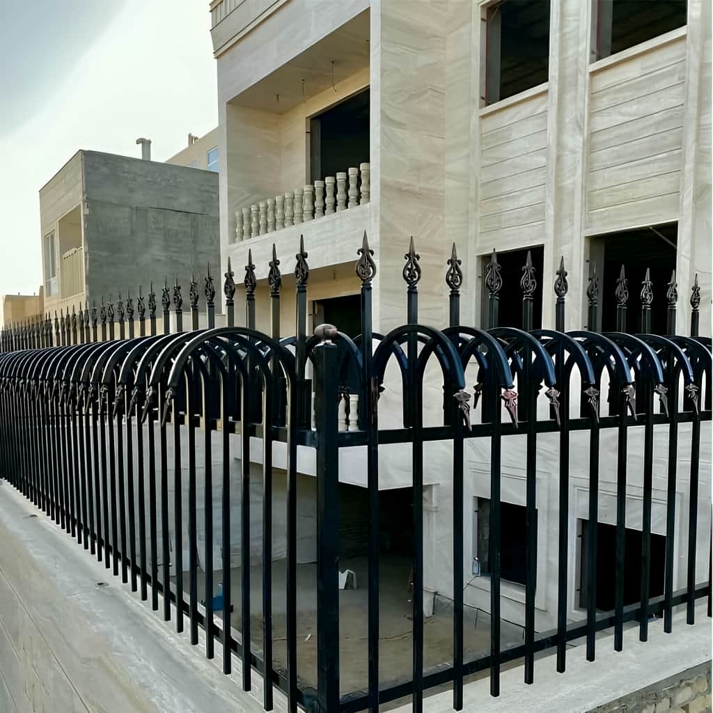 حفاظ سرنیزه ای دیوار با طراحی کلاسیک مقاوم و بازدارنده