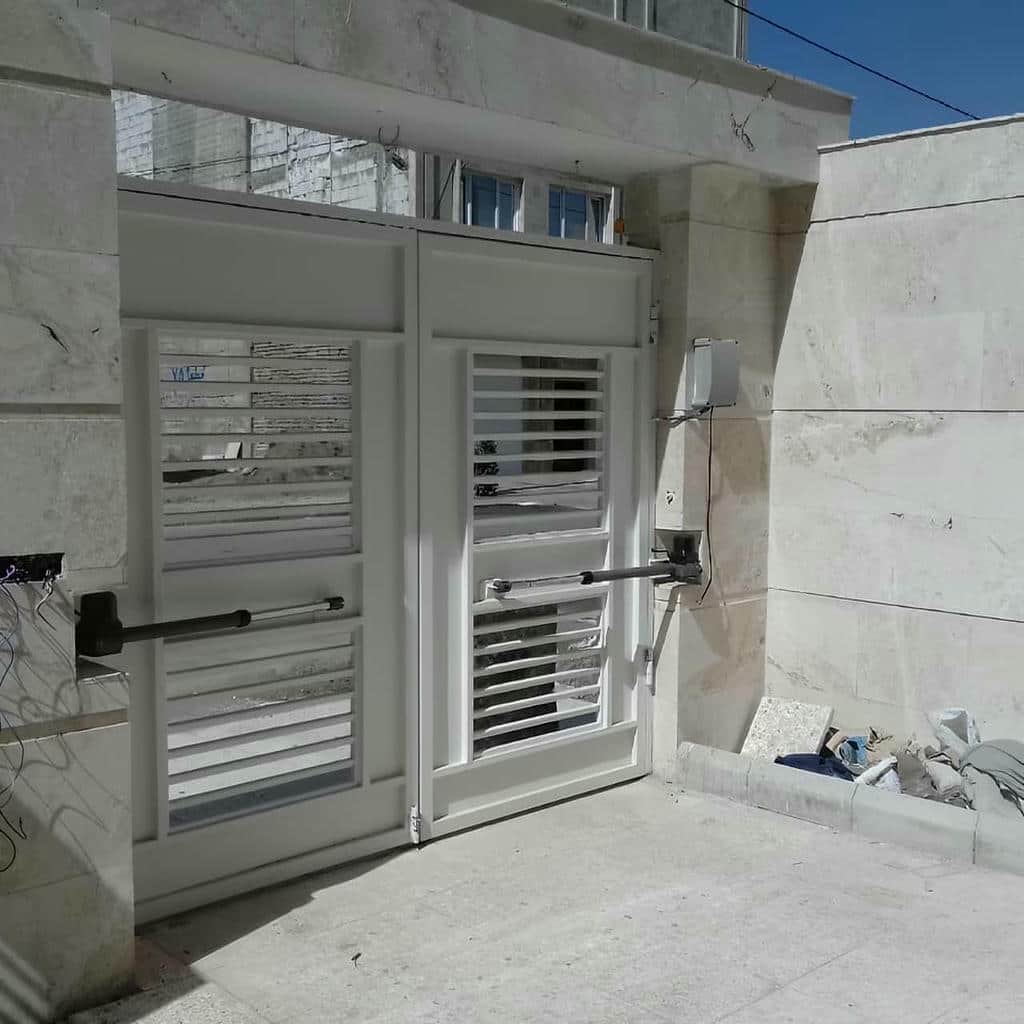 جک درب پارکینگ با موتور بازویی نصب شده روی فریم روش محاسبه دقیق قیمت جک درب پارکینگ