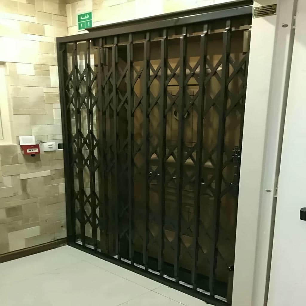 خرید درب آکاردئونی سفید طلایی با حرکت روان