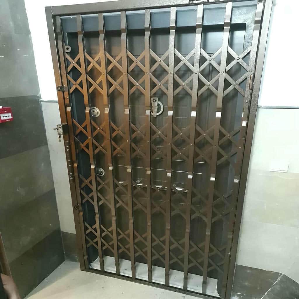 درب ریلی آکاردئونی کم جا برای امنیت ورودی