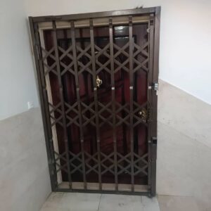 8 نمونه درب آکاردئونی سلطنتی گل دار
