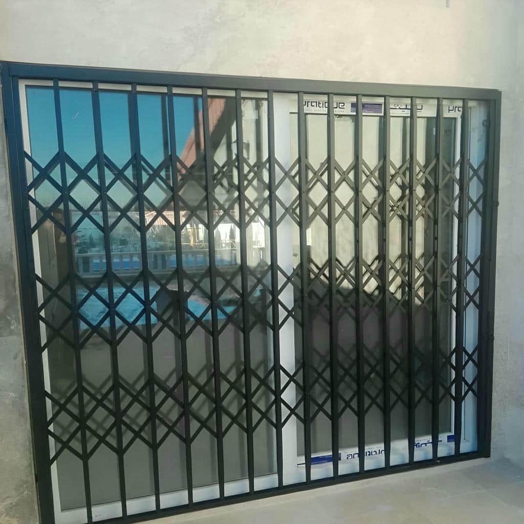 تعمیر درب آکاردئونی طلایی سلطنتی و تنظیم ریل