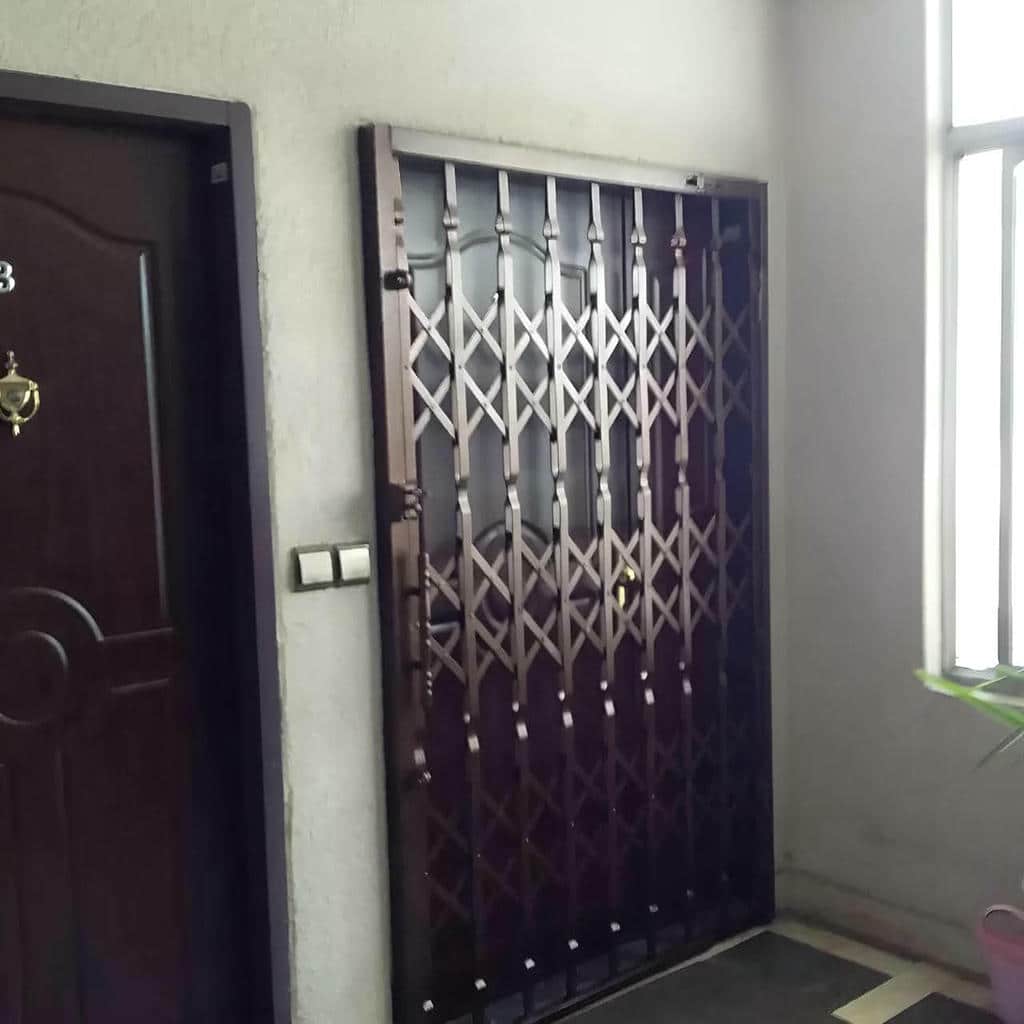 خرید درب آکاردئونی طلایی سلطنتی با حرکت روان
