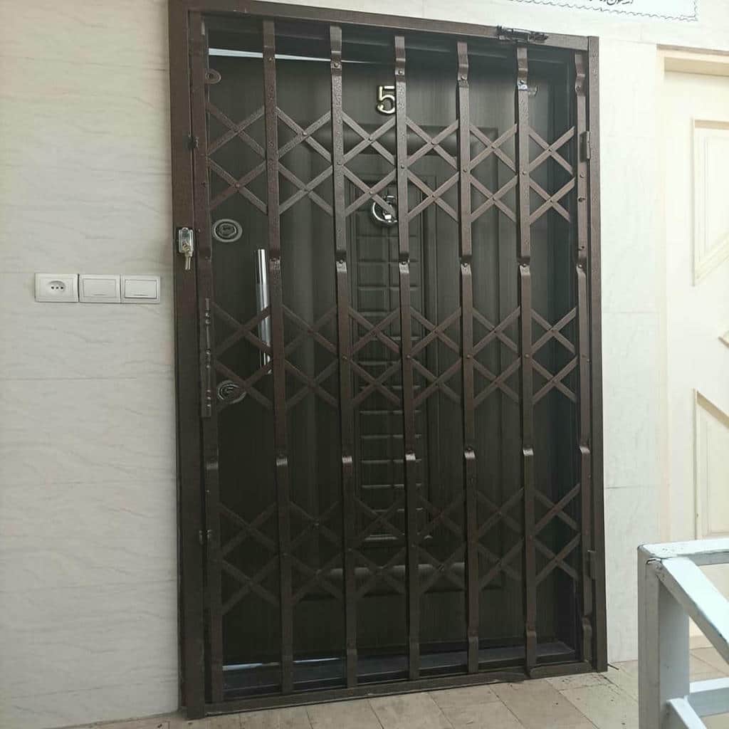 نصب درب ریلی آکاردئونی کم جا با قفل مطمئن