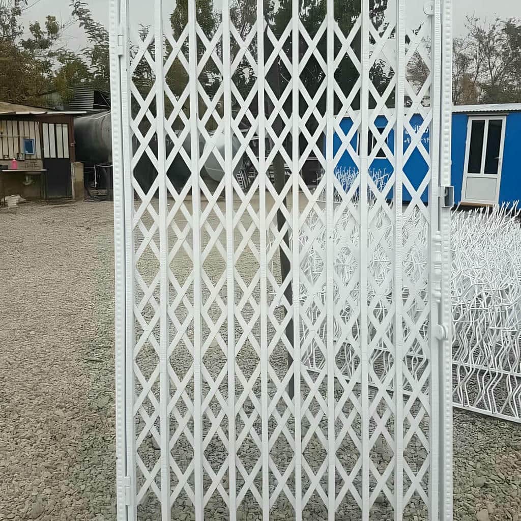 تعمیر حفاظ آکاردئونی ورودی مجتمع و تنظیم ریل