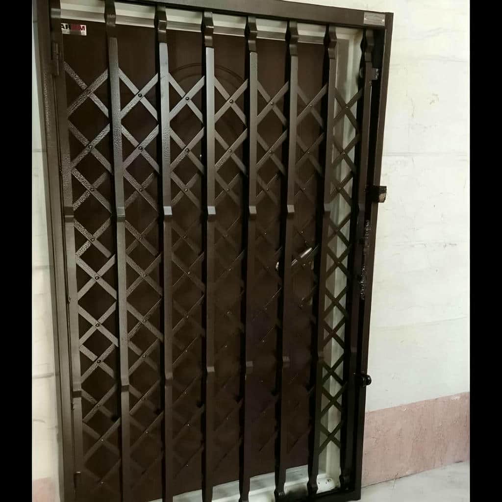 تعمیر درب ریلی آکاردئونی کم جا و تنظیم چرخ
